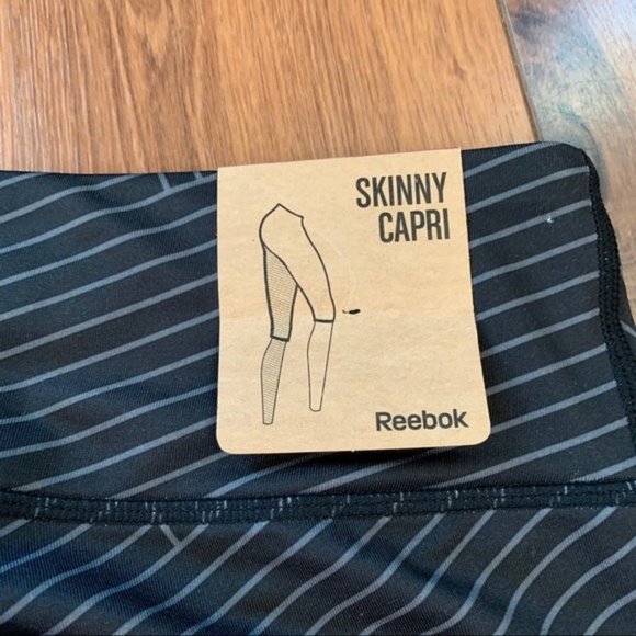 Reebok legging capris size small NWT - Picture 3 of 5